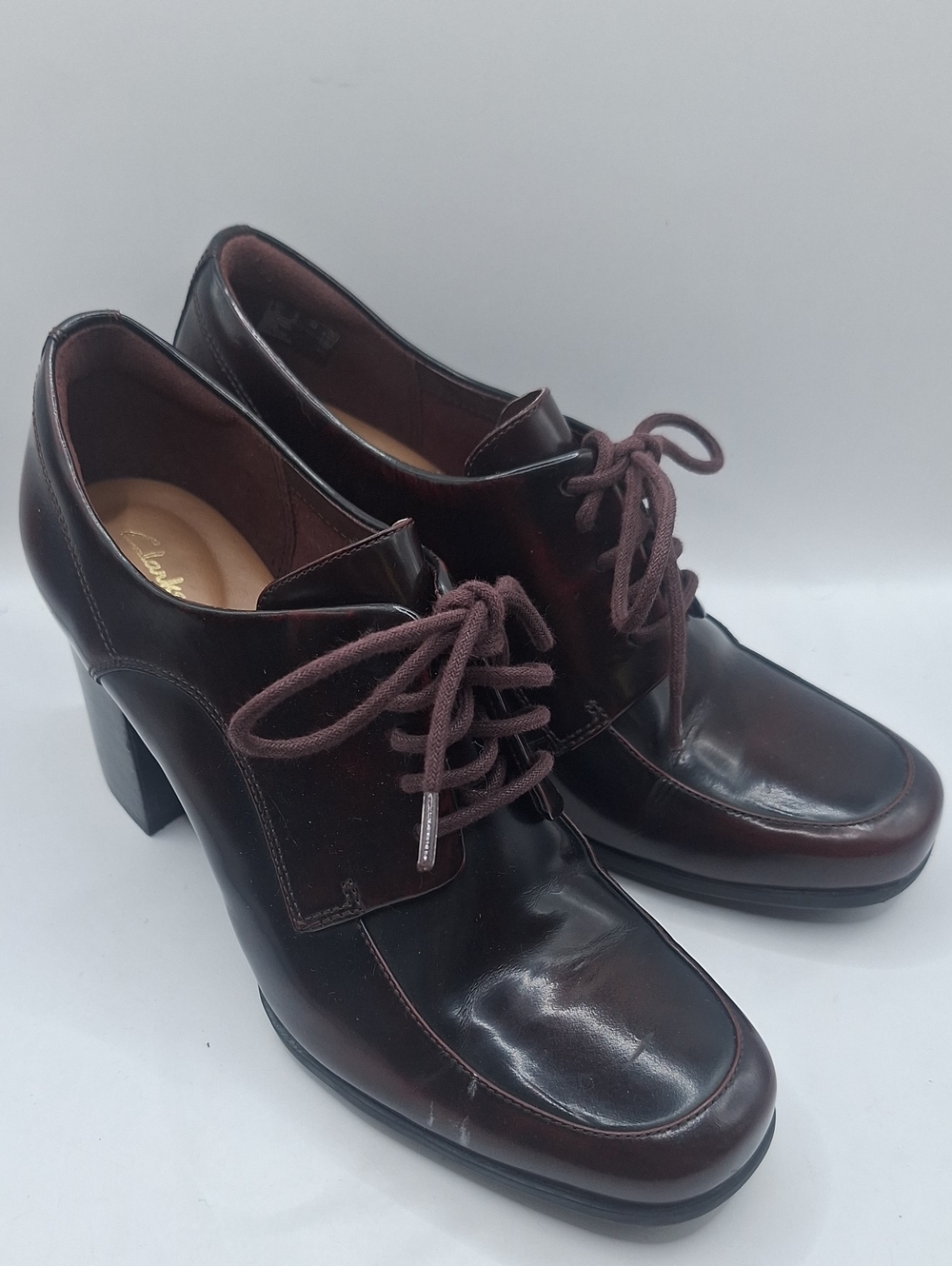 Clarks Artisan Kensett Darla Burgundy Patent Leather Lace-Up Block Heels